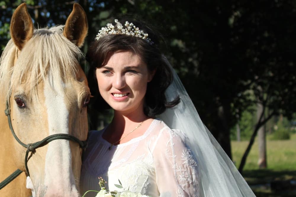 New Bride taking Pic with Horse